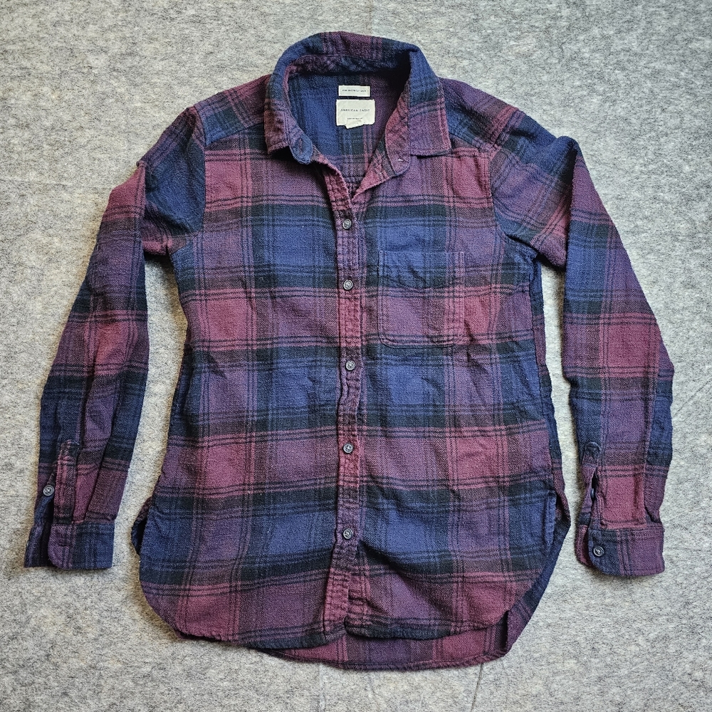 American eagle Tartan plaid button down shirt. Boyfriend fit XS